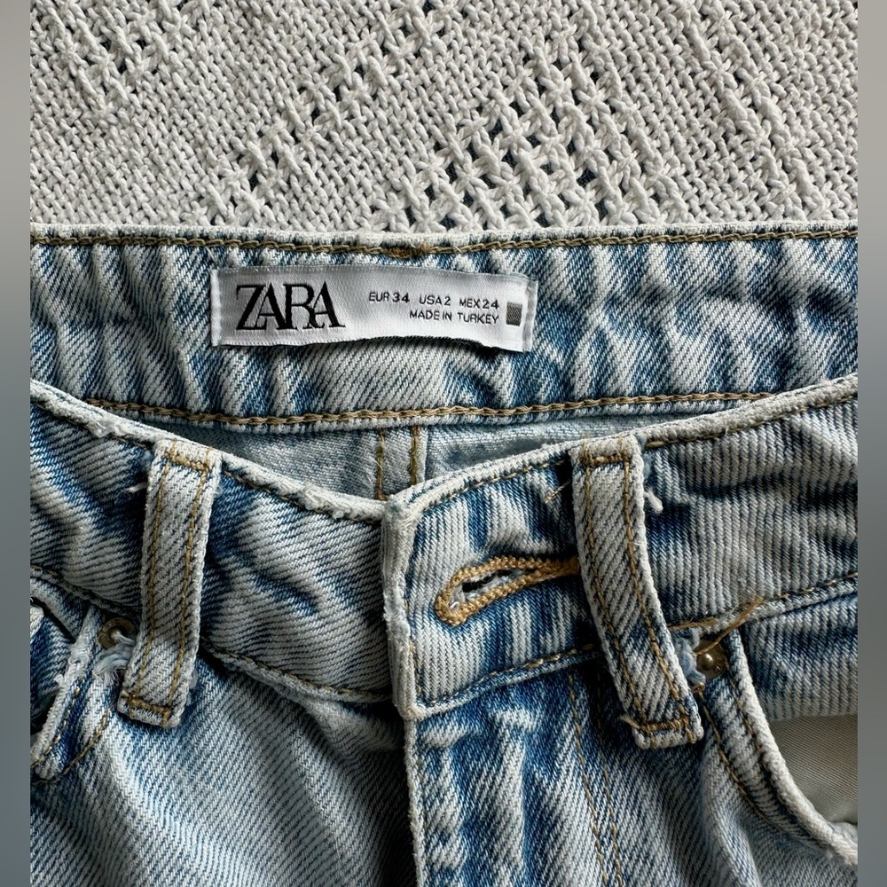 Zara Wide Leg Ripped Jean 
Size - 2
REF - 5862/076 Deadstock 
Color - Light Blue